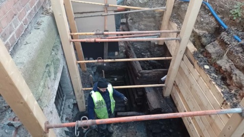 Odkrycia dokonano na dziedzińcu Domu Mikołaja Kopernika w Toruniu. / Fot. Michał Zaręba