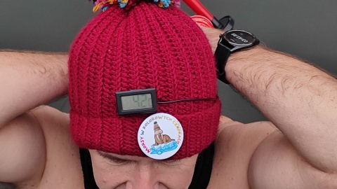 Niedzielna kąpiel morsów w Zalesiu. / Fot. Robert Duliński