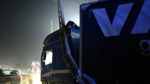 Zderzenie auta osobowego z ciężarówką we wsi Rogóźno-Zamek/fot. Komenda Miejska Państwowej Straży Pożarnej w Grudziądzu