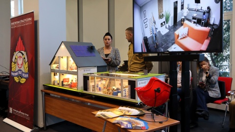 Jak wygląda praca w administracji publicznej i służbach mundurowych - tego mogła dowiedzieć się młodzież odwiedzająca Urząd Wojewódzki w Bydgoszczy, gdzie zorganizowano Targi Pracy „Pracuj dla Polski”/fot. Tatiana Adonis