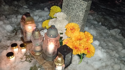 Mieszkańcy Czarnowa zablokowali drogę, by zwrócić uwagę na zagrożenie dla pieszych/fot. Michał Zaręba