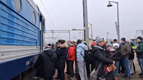 Tłum chętnych do zwiedzania na bydgoskim dworcu w ramach Kolejowych Mikołajek. / Fot. Agata Raczek
