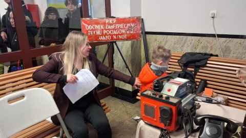 Tłum chętnych do zwiedzania na bydgoskim dworcu w ramach Kolejowych Mikołajek. / Fot. Agata Raczek