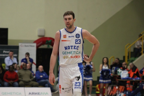 Astoria pewnie rozprawiła się z beniaminkiem. Noteć wypuściła wygraną w końcówce