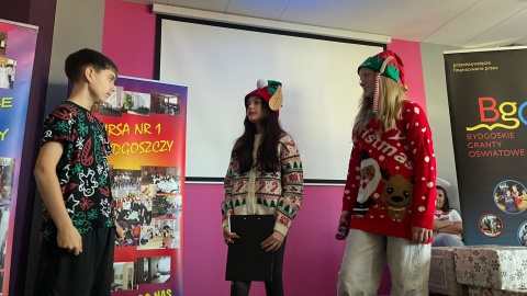 Za nami finał akcji „Anioły do mnie wysyłaj". W Wojewódzkim Szpitalu Dziecięcym w Bydgoszczy mali pacjenci oglądali świąteczne występy i spotkali się ze świętym Mikołajem/fot. Natasza Trzebuchowska