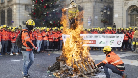Rolnicy, także z Polski, protestują w Brukseli. Policja użyła armatek wodnych i gazu łzawiącego/fot. PAP/EPA/MARTA PEREZ
