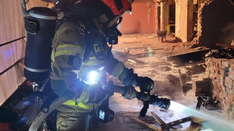 Budynek mieści się w centrum Starówki w Toruniu. Strażacy niezwykle szybko poradzili sobie z pożarem. / Fot. PSP Toruń / Marcin Matwiejczuk