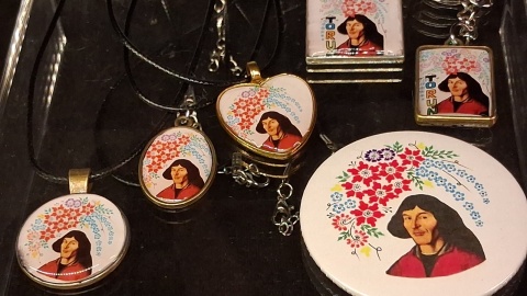 Wystawa pamiątek kopernikańskich XXI wieku w Domu Mikołaja Kopernika prezentowana będzie do końca lutego. / Fot. Iwona Muszytowska-Rzeszotek