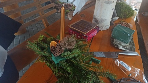 Warsztaty tworzenia stroików bożonarodzeniowych w Toruniu. / Fot. Robert Duliński