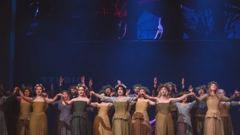 Próby generalna Koncertów Sylwestrowo-Noworocznych 2025/2026, które łączą piękno muzyki z widowiskową oprawą sceniczną. / Fot. FB Opera Nova / Simona Skrebutėnaitė