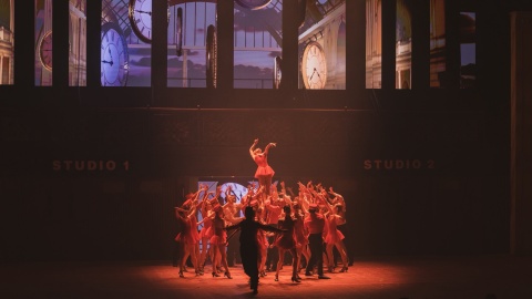 Próby generalna Koncertów Sylwestrowo-Noworocznych 2025/2026, które łączą piękno muzyki z widowiskową oprawą sceniczną. / Fot. FB Opera Nova / Simona Skrebutėnaitė