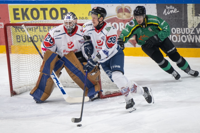 KH Energa Toruń dwukrotnie obejmowała prowadzenie, lecz uległa JKH GKS-owi Jastrzębie 2:3/fot. PAP/Tytus Żmijewski