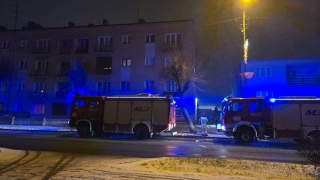 Mężczyzna podtruł się tlenkiem węgla. Ewakuacja mieszkańców budynku w Mogilnie
