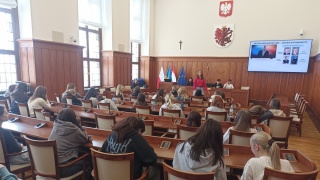 Młodzi wcielają się w radnych sejmiku województwa. Lekcje samorządowe w Toruniu
