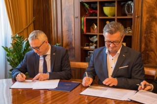 Kolejne tramwaje z Pesy pojawią się w Krakowie Prezydent miasta podpisał umowę na 90 pojazdów