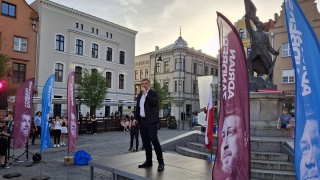 Adrian Zandberg w Grudziądzu: Trzeba wprowadzić limit wpłat na kampanię wyborczą