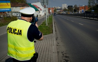 Weekend świąteczny w pełni. Policjanci przeprowadzają więcej kontroli na drogach regionu