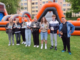 Uczniowie wspierają 17-letnią Kingę w walce z chorobą. Piknik w ZSM w Świeciu