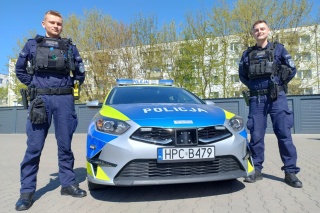 Wiózł rodzącą żonę, nie znał drogi do szpitala. Pomogli mu policjanci z Torunia
