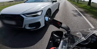 Tak wyprzedzał na trzeciego na DK15. Motocyklista ledwo uszedł z życiem [wideo]