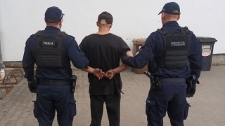 22-latek pod wpływem narkotyków wjechał autem w dzieci. Mężczyzna trafił do aresztu [wideo]