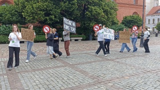 Happening z tanecznym krokiem na Rynku Nowomiejskim. Antynikotynowa akcja w Toruniu [zdjęcia, wideo]