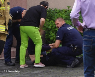 Pożar w Ślesinie. Policjanci uratowali niepełnosprawnego mężczyznę