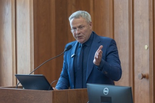 Statystyka podzieliła Bydgoszcz i Toruń. Prezydent Rafał Bruski na obradach sejmiku