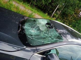 Śmiertelny wypadek pod Rypinem. Motorower zderzył się z samochodem osobowym