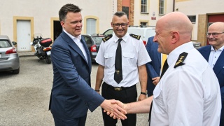 Marszałek Szymon Hołownia z nieplanowaną wizytą w Grudziądzu. Odwiedził miejskich strażaków [zdjęcia]