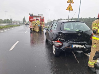 Jedna osoba została ranna w porannym wypadku w Bydgoszczy [zdjęcia]
