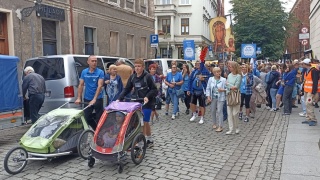 Przed nimi prawie 300 km drogi. Z Torunia wyruszyła pielgrzymka na Jasną Górę [wideo, zdjęcia]
