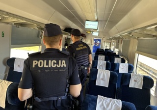 Alarm bombowy, pociąg zatrzymany, ewakuacja 360 pasażerów Kto był sprawcą