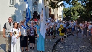Nie mogą iść na Jasną Górę, więc pielgrzymują po Bydgoszczy. Patronuje im wielki polski święty [wideo, zdjęcia]
