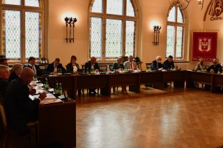 Budżet pod lupą w Inowrocławiu. Temat pieniędzy zdominował sesję Rady Miejskiej