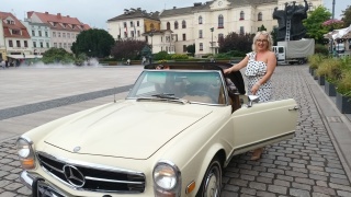 Wiatr we włosach i sukienki w kropki Miłośniczki mercedesów przyjechały do Bydgoszczy [zdjęcia]