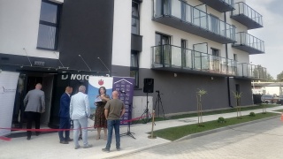 Uroczyste przecięcie wstęgi w Nowem. 30 mieszkań czeka na lokatorów [zdjęcia, wideo]