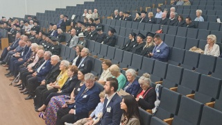 Wspominali studenckie lata i po długiej przerwie stanęli ramię w ramię. XVIII Zjazd Absolwentów UMK