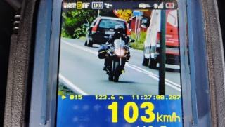 Mogła jechać 50, a miała na liczniku 103 km na godzinę. Kara dla 51-letniej motocyklistki