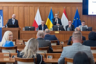 Kolejne projekty z unijnym dofinansowaniem. Wsparcie dla strażaków i środki na opiekę medyczną