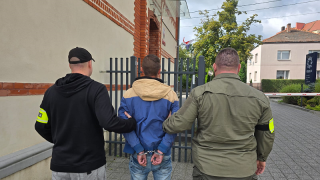 Świadkowie wezwali policję, 32-latek uciekał. Wydmuchał prawie 1,4 promila