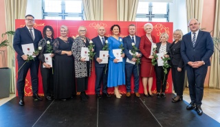 Nauczyciele z regionu nagrodzeni. W swojej pracy wychodzą przed szereg: z wiedzą i z sercem