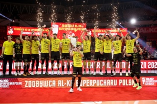 Superpuchar Polski: Zaskoczeń nie było Mistrzynie i mistrzowie Polski z pierwszym trofeum