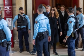 Były prezydent Francji Nicolas Sarkozy opuścił w poniedziałek po południu paryskie więzienie