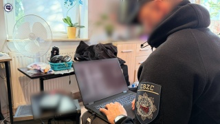 Wywołali prawie 400 fałszywych alarmów, wysyłali groźby. Zatrzymania także w Bydgoszczy [wideo]