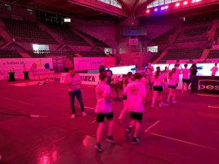Dzieci wesoło wybiegły na parkiet Łuczniczki Wybrały sport zamiast smartfonów