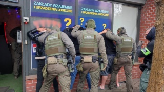 Trzy salony gier, a w nich 13 maszyn. Akcja KAS przeciwko nielegalnemu hazardowi [wideo, zdjęcia]