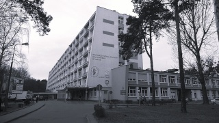 Nie żyje pacjent, który wypadł z okna szpitala w Toruniu. Rzecznik placówki potwierdza