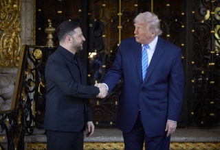 Do końca wojny na Ukrainie daleko. Trump i Zełenski mówią o postępach, media nie widzą konkretów
