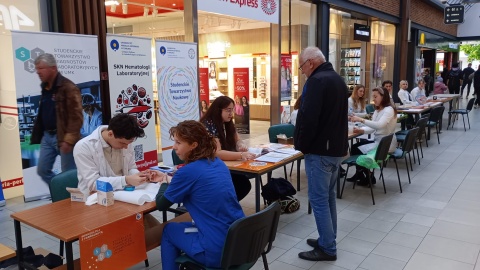 Bezpłatne badania i porady. Studenci farmacji czekają w bydgoskim centrum handlowym [zdjęcia]